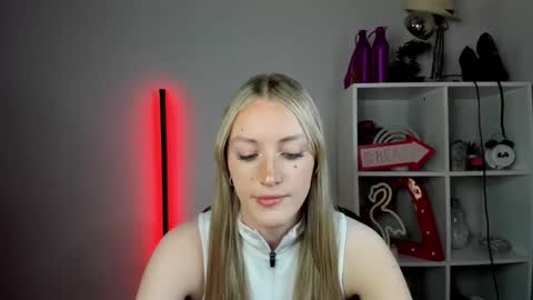 evelynblond online show from May 26, 2026, 12:34 pm