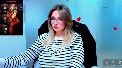 evelyne_rose online show from February 19, 2025, 6:22 am
