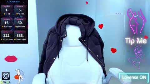 evelyne_rose online show from February 7, 2026, 5:44 am
