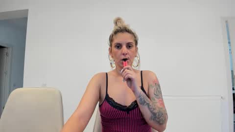 evelynevyyy online show from March 4, 2026, 6:30 am