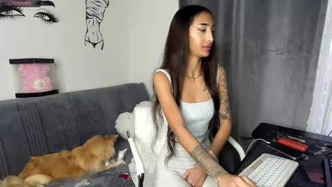 Snapshot of evelynhais chatting on December 1, 2025, 2:00 pm Evelyn online show from December 1, 2025, 2:00 pm