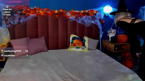 Evelyn online show from October 23, 2025, 1:49 am