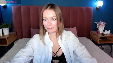 Evelyn online show from November 24, 2025, 1:27 am