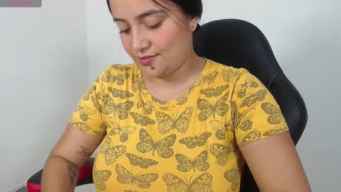 Snapshot of evemilk chatting on December 6, 2024, 8:51 pm evelin 3 online show from December 6, 2024, 8:51 pm