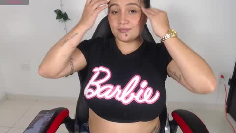 Snapshot of evemilk chatting on December 11, 2024, 11:43 pm evelin 3 online show from December 11, 2024, 11:43 pm