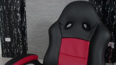 Snapshot of evemilk chatting on March 1, 2025, 9:26 pm evelin 3 online show from March 1, 2025, 9:26 pm