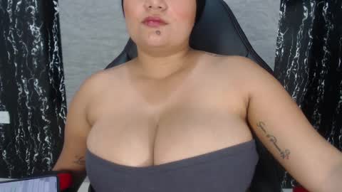 Snapshot of evemilk chatting on March 5, 2025, 12:05 am evelin 3 online show from March 5, 2025, 12:05 am