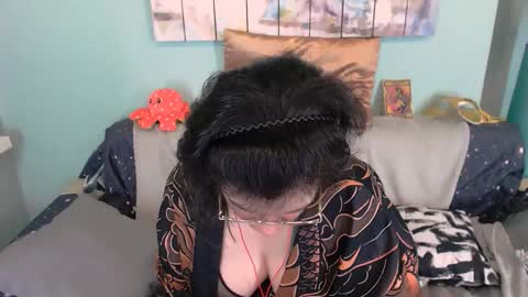 Everly online show from November 7, 2025, 7:14 pm