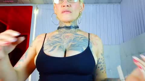 everlyn_sexx online show from April 16, 2026, 2:51 pm