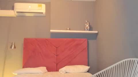 Sophia online show from November 4, 2025, 7:46 pm