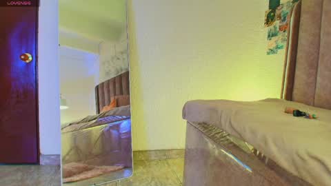 Evette online show from April 17, 2026, 12:46 am