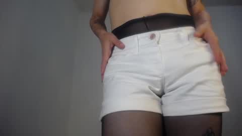 Snapshot of evi_kitty chatting on February 28, 2025, 5:15 pm Evi online show from February 28, 2025, 5:15 pm