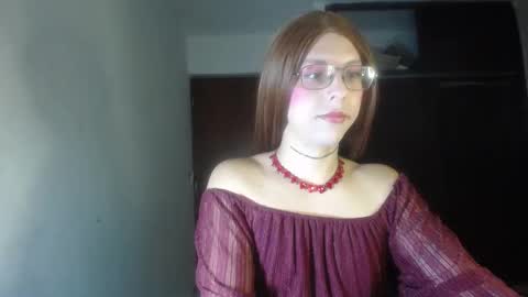 Snapshot of evi_kitty chatting on December 19, 2025, 4:47 pm Evi online show from December 19, 2025, 4:47 pm