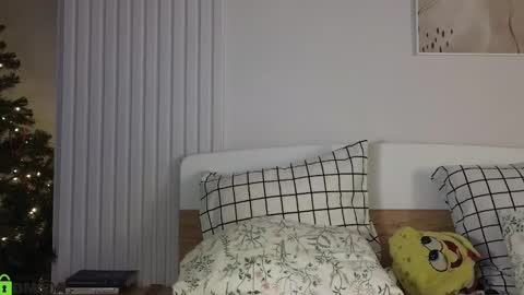 evi_woow online show from December 11, 2024, 7:57 pm