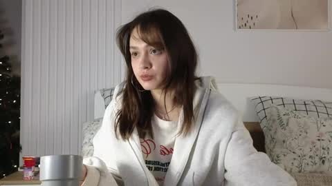 evi_woow online show from December 23, 2024, 4:22 am