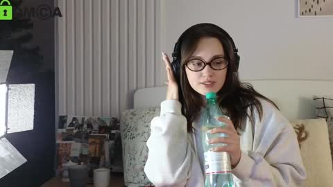 evi_woow online show from January 4, 2025, 8:16 pm