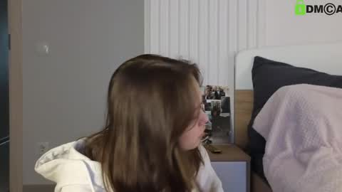 evi_woow online show from February 10, 2025, 9:36 pm