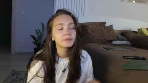 evi_woow online show from September 8, 2025, 9:47 pm