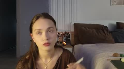 evi_woow online show from September 11, 2025, 9:48 pm