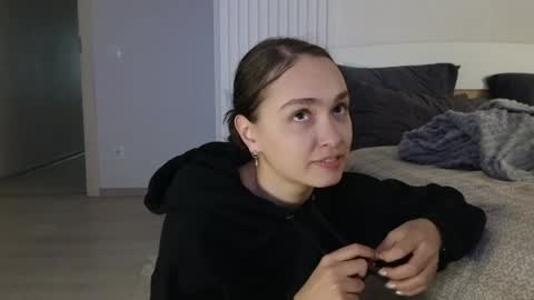 evi_woow online show from April 14, 2026, 10:16 pm