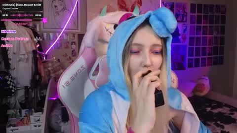 Evie online show from March 7, 2025, 8:22 pm