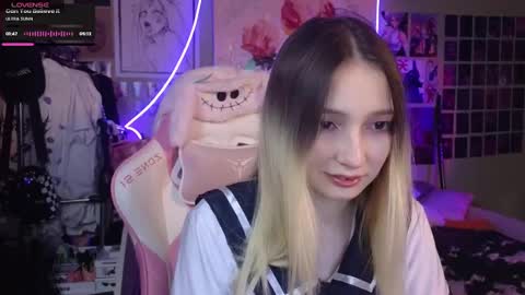 Evie online show from March 11, 2025, 9:04 pm