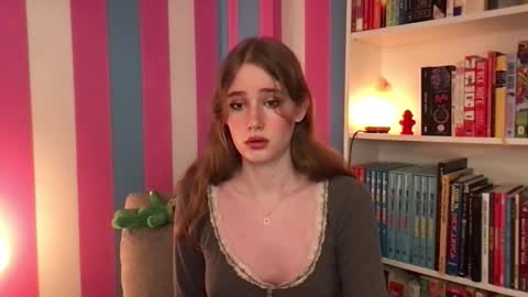 Evie3 online show from October 19, 2025, 8:04 am