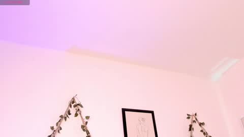 Snapshot of evieh1_ chatting on January 29, 2025, 9:33 am Ivi Alejandra  online show from January 29, 2025, 9:33 am