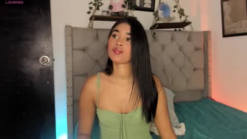 Ivi Alejandra  online show from October 30, 2025, 2:29 pm