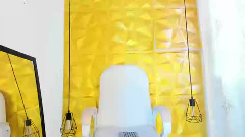 Annie online show from September 10, 2025, 10:21 pm