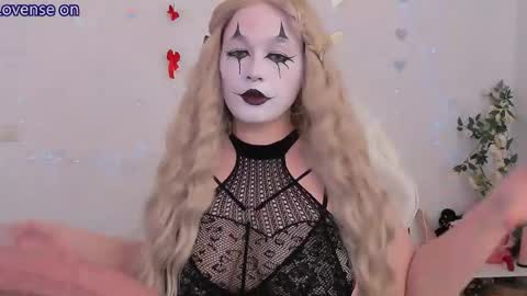 Snapshot of evilla_brill chatting on June 5, 2026, 9:15 am evilla_brill online show from June 5, 2026, 9:15 am