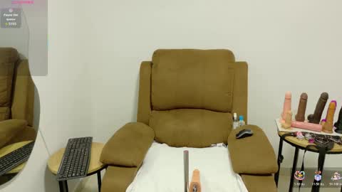 evvaa_moon online show from May 22, 2026, 12:44 pm