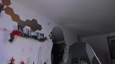 EVY online show from January 9, 2026, 2:25 am