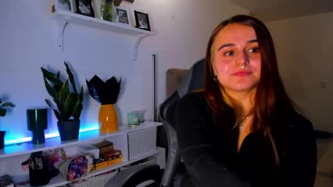 EVY online show from April 8, 2026, 12:21 am