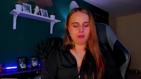 EVY online show from June 4, 2026, 1:22 am