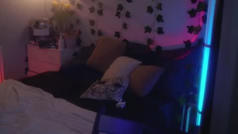 Alyson online show from March 11, 2025, 6:19 pm