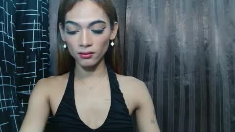 jenny  Laiza online show from October 21, 2025, 3:02 pm