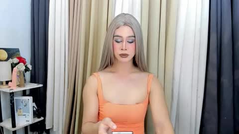 expensive_elise online show from February 13, 2026, 12:01 pm