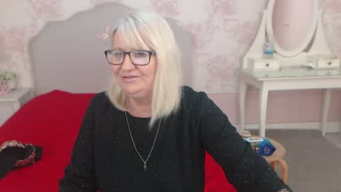 Snapshot of experiencedalana chatting on June 11, 2026, 10:08 pm Alana online show from June 11, 2026, 10:08 pm