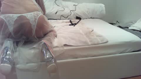 Snapshot of exquisite_elise chatting on December 19, 2024, 10:32 pm Elise online show from December 19, 2024, 10:32 pm