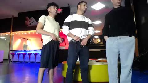 extrangers online show from February 16, 2025, 12:10 pm