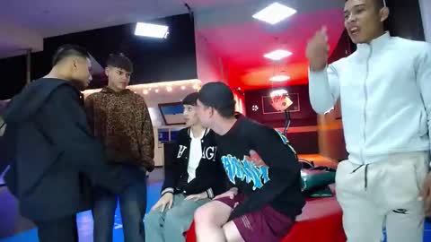 extrangers online show from September 15, 2025, 12:16 pm