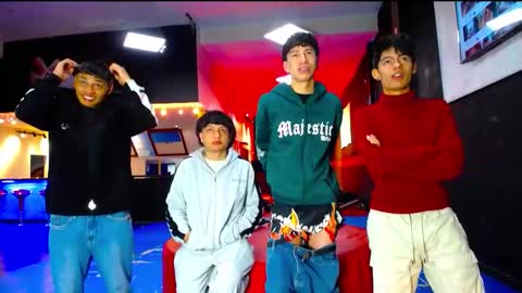 extrangers online show from October 13, 2025, 12:27 pm