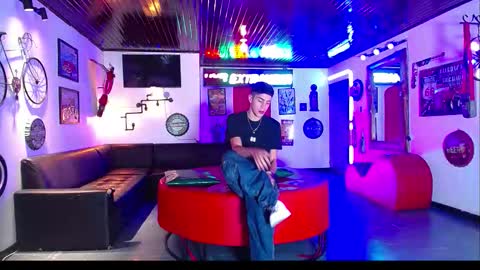 extrangers online show from February 20, 2026, 12:16 pm