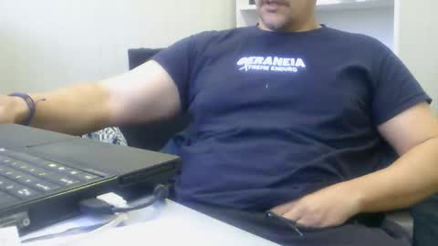 Snapshot of extrex2 chatting on February 25, 2026, 8:02 am derssing online show from February 25, 2026, 8:02 am