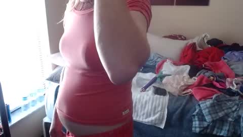 eyeswall0w online show from September 19, 2025, 12:39 pm