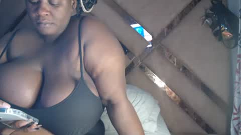 eyshaexotii online show from September 17, 2025, 12:45 am