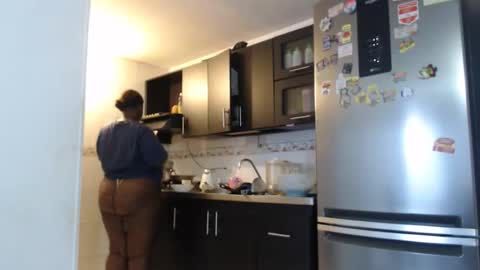 eyshaexotii online show from November 17, 2025, 12:00 pm