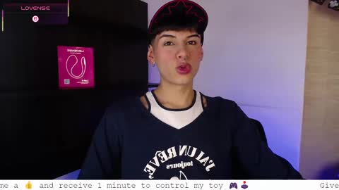 Snapshot of ezra_storm chatting on October 8, 2025, 5:05 am Juan online show from October 8, 2025, 5:05 am