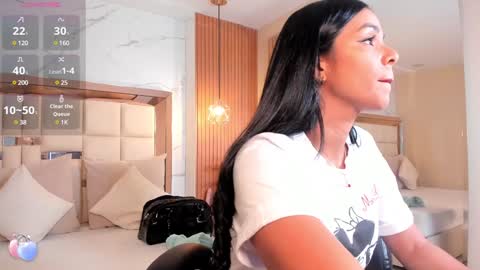 Snapshot of fabiana_rodriguez chatting on January 8, 2025, 10:16 pm Fabi online show from January 8, 2025, 10:16 pm